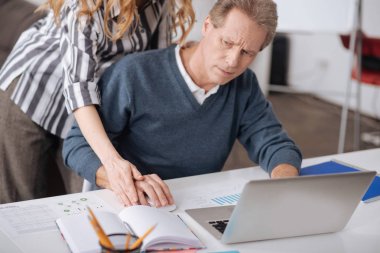 Kibir ofiste ifade kırgın Ofis Müdürü