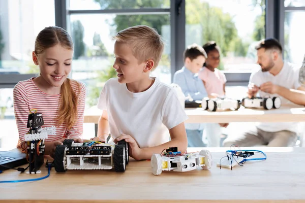 Boy and girl chatting during robotics workshop — Stock Photo, Image