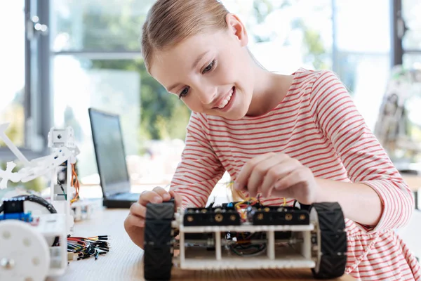 Güzel kız robot araç inşaat kadar bitirme