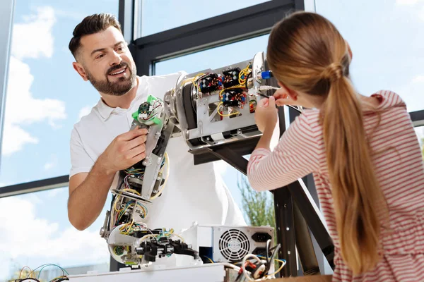 Robot bir parçası haline teller takmaktır olmak öğrenci