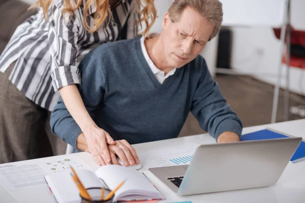 Kibir ofiste ifade kırgın Ofis Müdürü