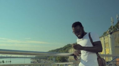 Adam alarak selfie Nehri ile 