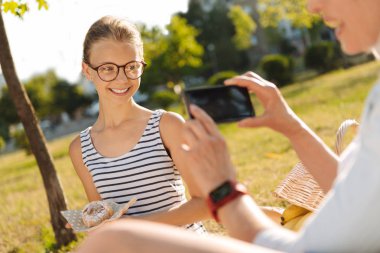 kamera önünde poz kız