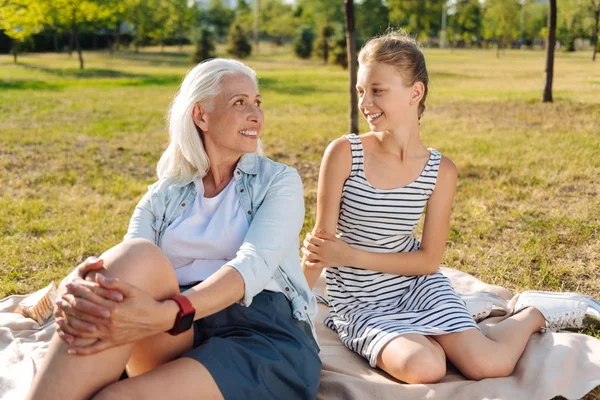 Woman resting outdoors with her granddaughter — Stock Photo, Image