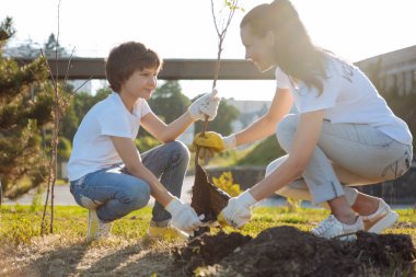 Biraz onun lider yardımcı gönüllü