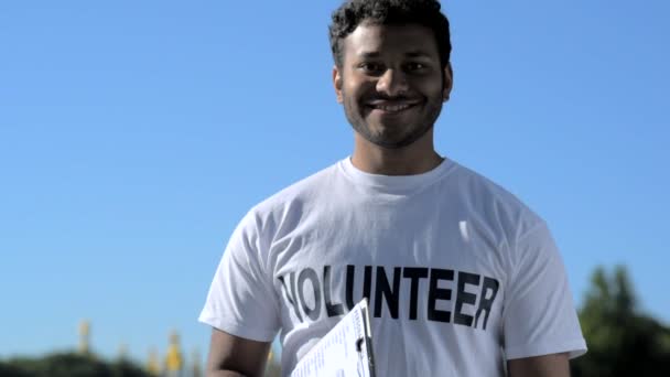 Waist up of positive hindu volunteer standing outdoors — Stock Video
