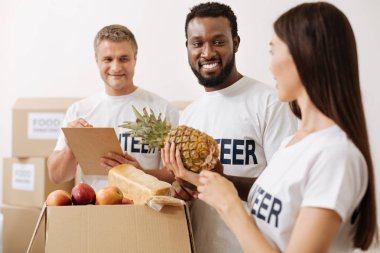 Olağanüstü olumlu insanların yaptıkları katkı yapma