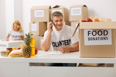 Ayrıntılı bilgi için arama dostu karizmatik adam