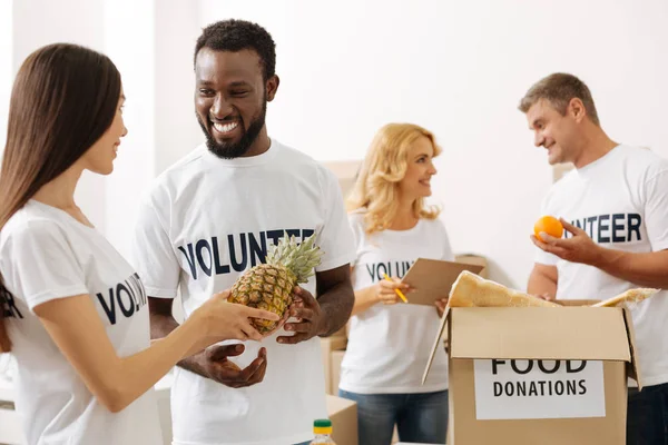 Voluntarios animados teniendo un día agradable en la oficina —  Fotos de Stock