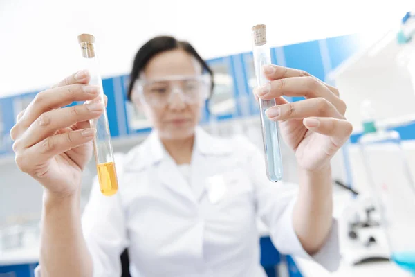 Test tubes being filled with chemical reagents — Stock Photo, Image