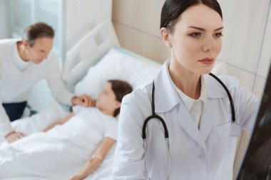 Güzel akıllı Doktor Röntgen fotoğraf eğitimi