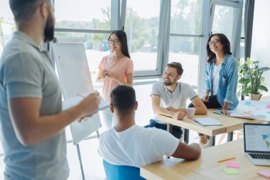 Neşeli hevesli insanlar Eğitim Semineri ziyaret