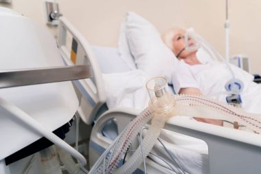 Özel aygıt yardımcı yaşlı kadın nefes