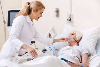 Usta nitelikli doktor solunum cihazı ayarlama
