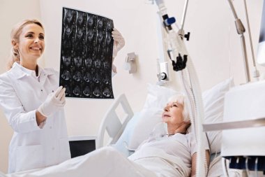 Büyük gelişmeler gözlemleyerek takdire şayan ayırt edici doktor