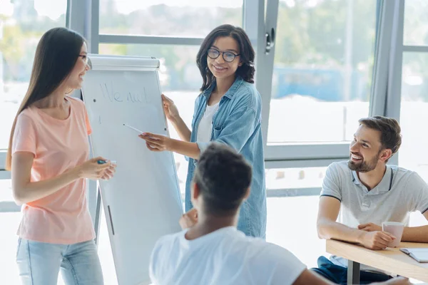 Neşeli Gençler Eğitim Semineri katılıyor