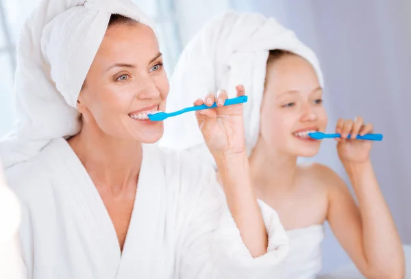 Amazing woman doing morning procedure with her kid — Stock Photo, Image