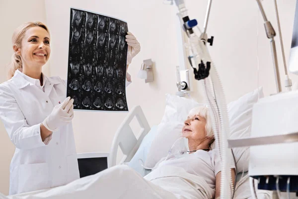 Büyük gelişmeler gözlemleyerek takdire şayan ayırt edici doktor