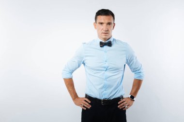 Sana bakarken ciddi iyi adam