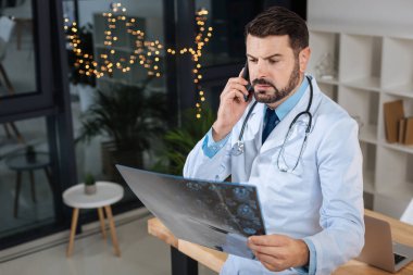 Yakışıklı zeki doktor meslektaşı tavsiye istiyorum