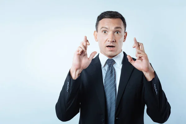 Agradable hombre guapo creyendo en supersticiones —  Fotos de Stock