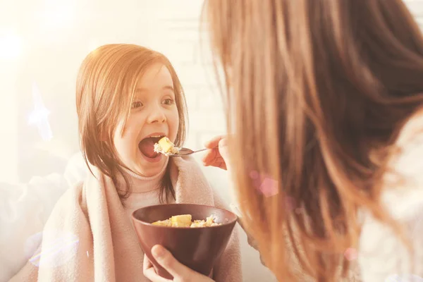 Funny girl keeping eyes widely opened — Stock Photo, Image