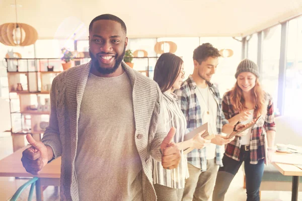 Pozitif afro Amerikalı adam kadar karıştırıyorum