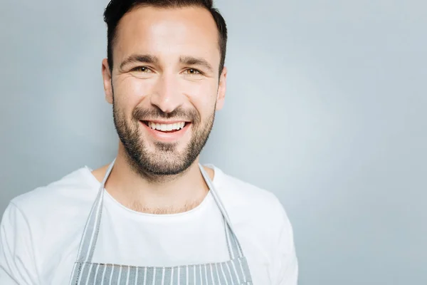 Portrait of smiling man that posing on camera — Stock Photo, Image