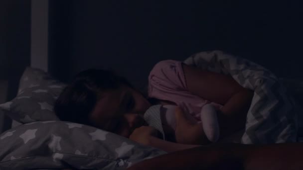 Caring father wishing sweet dreams to his little daughter — Stock Video