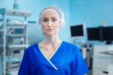 Yeni görev için bekleyen memnun Yardımcısı