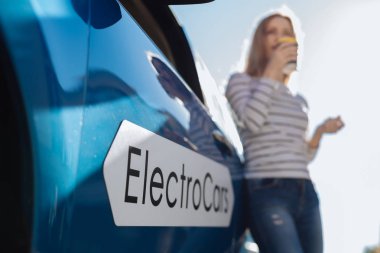 Seçici odak araba Yazıtı