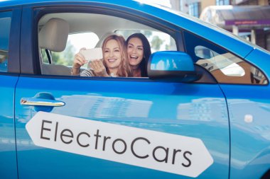 Alarak neşeli arkadaşlar