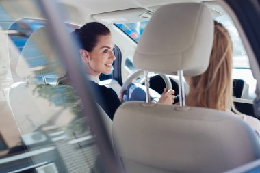 Birbirimizi çok mutlu mutlu kadın