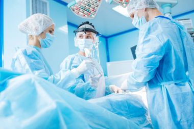 Yetkili cerrah önemli işlem yapmadan