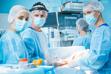 İşlem yapmadan ciddi tıbbi işçilerin grup