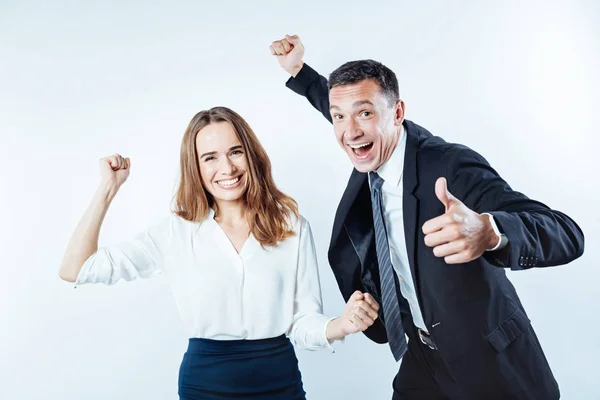 Strålande kollegor bli galen i total lycka — Stockfoto