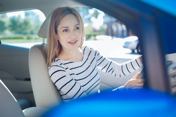 Attractive young woman looking at the street — Stock Photo, Image