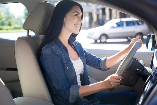 Joyful positive woman enjoying driving — Stock Photo, Image