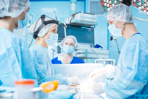 Mutlu adam güzel asistanı arıyor