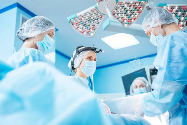 Özenli doktor onun yetkili meslektaşım arıyorum