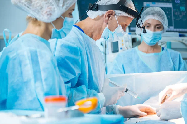 Özenli cerrah anestezi pislik yapıyor