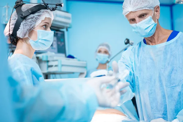 Sıvı serseriyle alarak ciddi cerrah