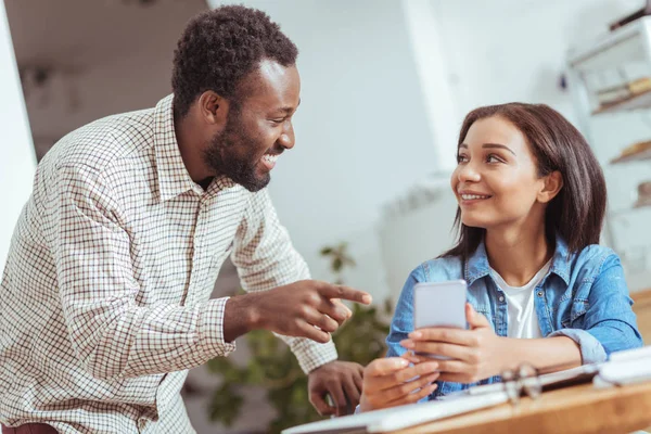 Sosyal ağ Mesajını tartışmaya hoş arkadaşları