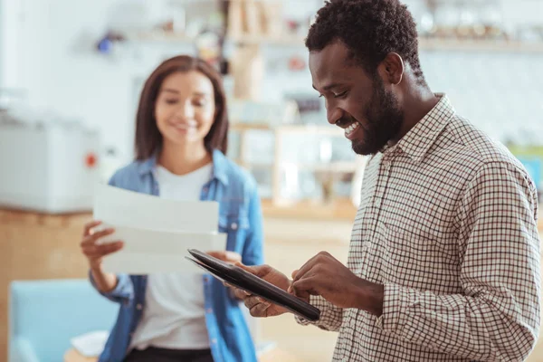 Hoş arkadaşları konuşmalar başlangıç sunum öncesi gözden geçirilmesi