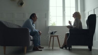 Agresif adam uzman psikolog