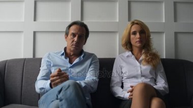 Memnun aile ilişkilerini sıralama
