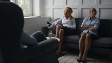 psikolog önünde kavga kadınlar