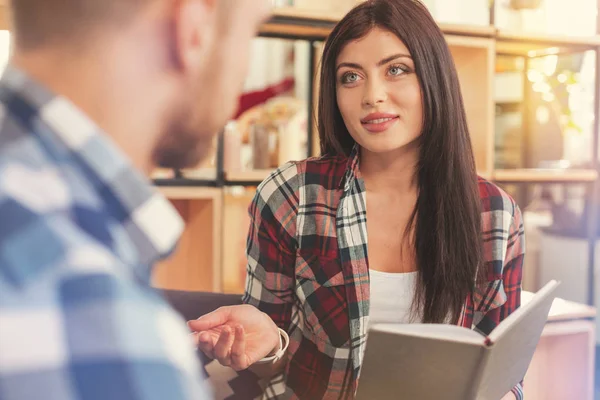 Bayan arkadaş iş fikirleri hakkında söylüyorum ilahi Güzellik