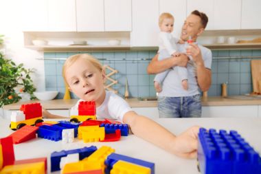 Oluşturucu ile oynarken güzel güzel kız ayarla