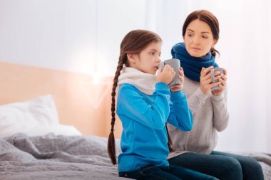 Çay birlikte kendi odasında içme akrabalar kapatın
